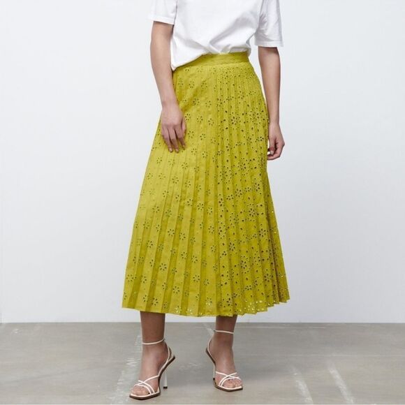 Zara open work embroidered pleated skirt - Picture 5 of 7